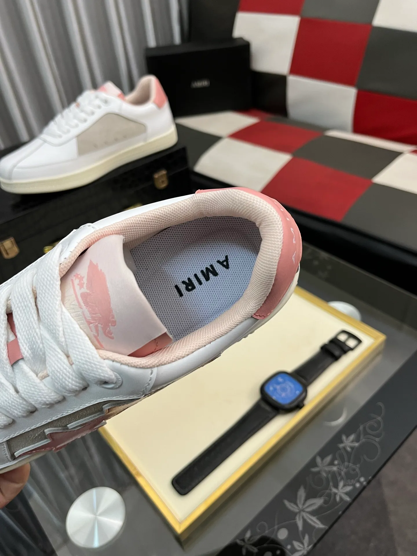 Men's shoes 💰420⌚️⌚️《AMIR*》New men's low-top casual sports sneakers bone shoes, another pair of irresistible bone shoes. Bone shoes are one of AMIRI's most popular items. They use first-layer cowhide uppers. The side bones are made of two cowhide laminations. They have a three-dimensional feel. The leather incisions are all oil-edged. Contrasting color design. Simple style. Fashionable sports. Customized metal LOGO nameplate to embellish shoelaces. Exclusive control of top version. Supports comparison. Breathable mesh lining Original rubber outsole A must-have item for daily leisure Suitable for various occasions Check it out if you pursue high quality Super cool uppers Size: 38-446️⃣ Colors available
